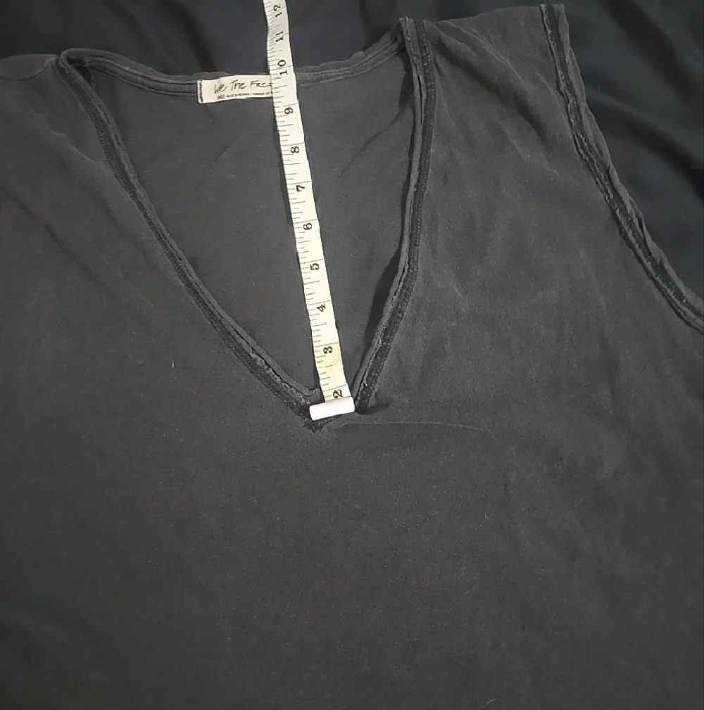 We The Free Vintage Style Dark Grey V-Neck Sleeveless Tank ๐ - Picture 4 of 7